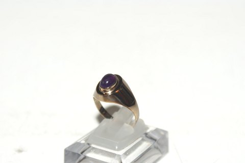 Elegant ladies ring with purple stone in 14 carat gold