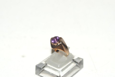 Elegant lady ring with pink stone in 8 carat gold
