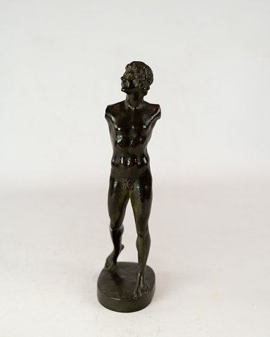 Bronzefigur i flot 
antik stand fra 1930erne. 
5000m2 udstilling.