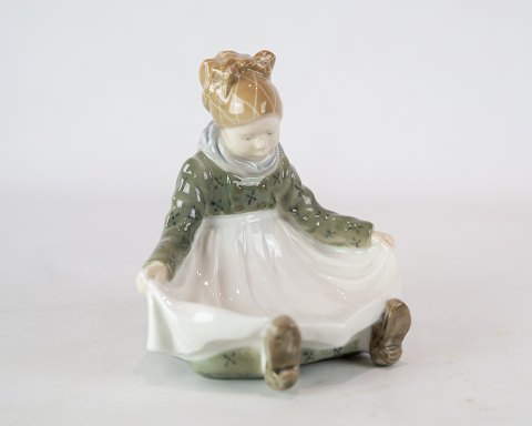 Royal Copenhagen porcelain figure, sitting girl, no.: 1315.
5000m2 showroom.
