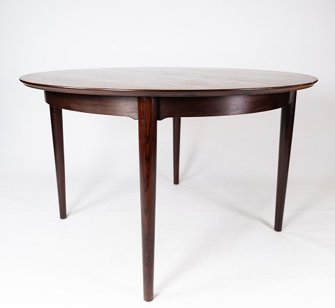 Dining table in rosewood of designed by Arne Vodder from the 1960s.
5000m2 showroom.
