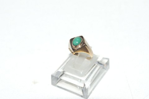 Elegant ladies ring with green stone 14 carat gold