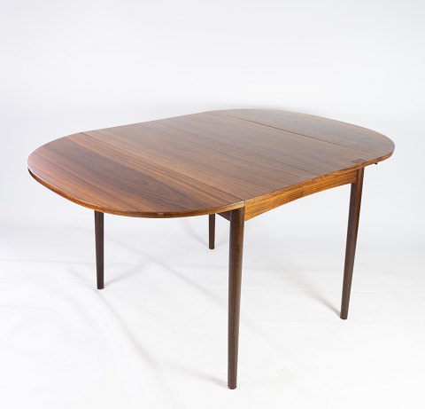 Dining table with extension in rosewood designed by Arne Vodder from the 1960s. 
5000m2 showroom.