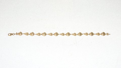 Elegant Bracelet with Mussels 14 carat Gold