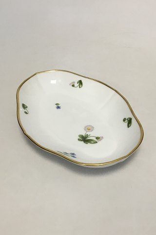 Royal Copenhagen Daisy and Coltsfoot Cake Dish