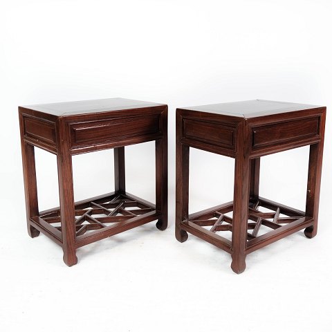 A set of bedside tables of mahogany, in great antique condition from the 1930s. 
5000m2 showroom.
