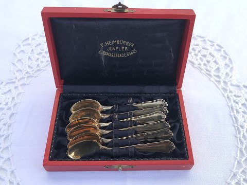 Rita
3-Tower silver
Gilded coffee spoons
6 pieces in a box
* 475 DKK