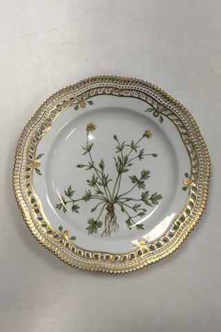 Royal Copenhagen Flora Danica Plate with pierced border No 20/3553