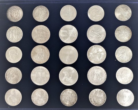 Austria. Silver coins. 16 pieces 25 Schilling from 1955 - 1970. There are 9 
pieces 50 Schilling from 1959 - 1970.
