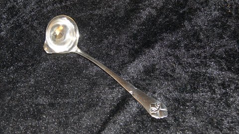 Flødeske #Fransk Lilje Sølvplet
Produceret af O.V. Mogensen.
Længde 13,5 cm ca