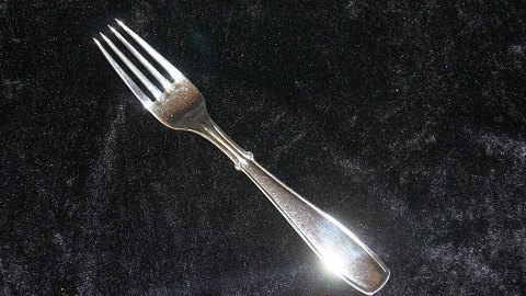 Dinner fork #Kvintus stain silver
Produced by Københavns Ske-Fabrik.
Length 20 cm