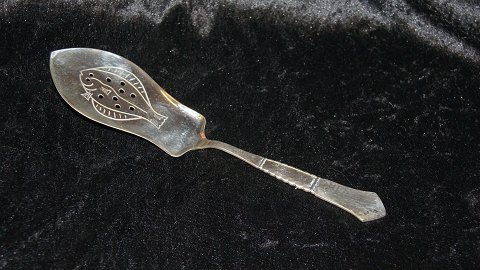 Fishing serving spade pierced leaf w / fish, #Louise Sølvplet cutlery
Manufacturer: O.V. Mogensen and Fredericia Silver
Length 27.5 cm.