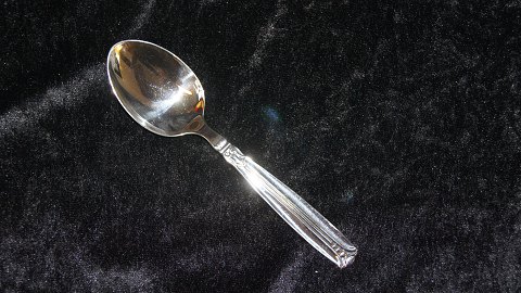 Dessert spoon / Breakfast spoon, #Major Sølvplet cutlery
Producer: A.P. Berg formerly C. Fogh
Length 17 cm.