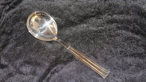 Serving spoon #Regent Sølvplet cutlery
Producer: Victoria
Length 17.5 cm.
