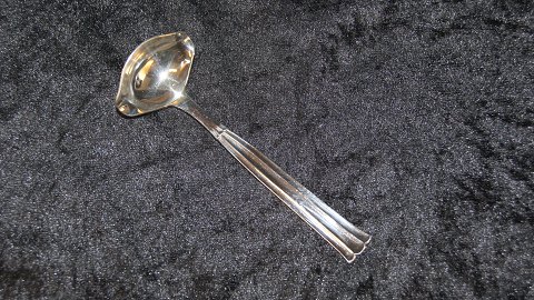 Cream spoon, #Regent Sølvplet cutlery
Producer: Victoria
Length 13 cm.