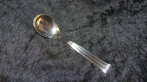 Jam box, #Regent Sølvplet cutlery
Producer: Victoria
Length 13 cm.