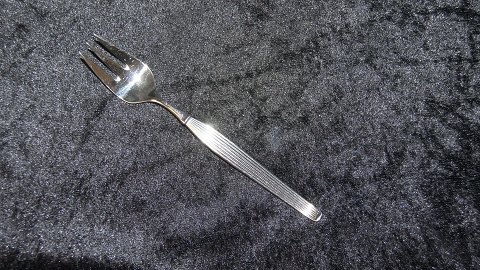 Cake fork #Savoy, Sølvplet
Manufacturer: Frigast
Design: Henning Seidelin