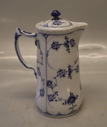 Rare 032-1 Chocolate pitcher with lid 0.24 liter 17 cm (2 Cups) 1. Painter #17 
pre 1923 Blue Fluted Danish Porcelain