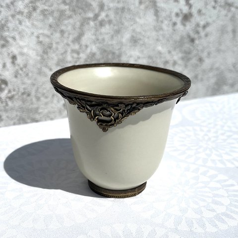 Lyngby
Vase / cup
With metal edge
* 375 DKK