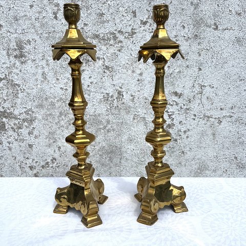 Brass candlesticks
*DKK 700