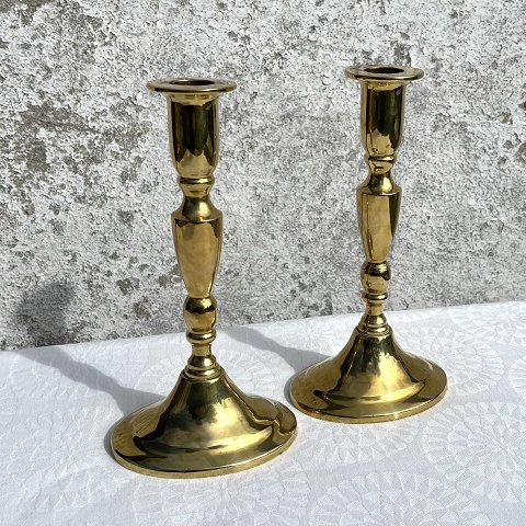 Brass candlesticks
*DKK 475