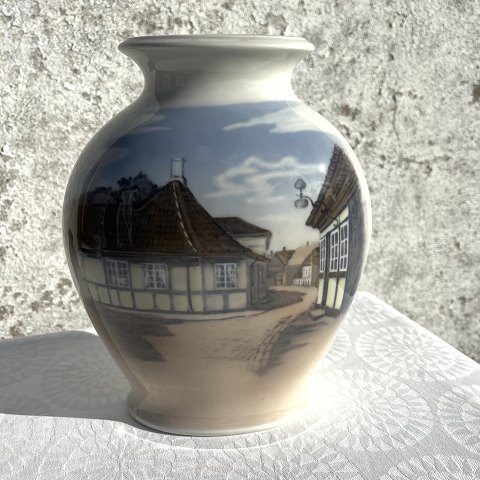 Royal Copenhagen
Vase
#4588
*750KR