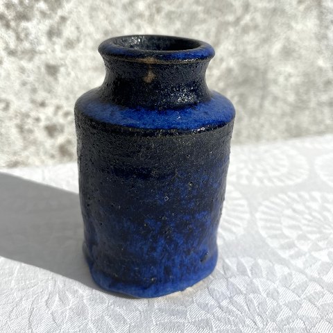 Ceramic vase
With blue glaze
*DKK 175