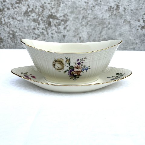 Royal Copenhagen
Frisenborg
Gravy bowl
#910 / 1604
*DKK 250