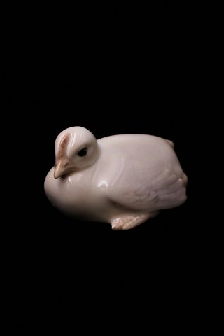 Royal Copenhagen porcelain figurine of a small chicken.
RC# 266. 
Before 1923...