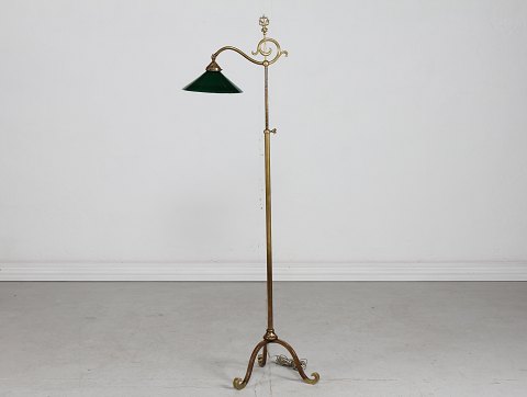 Antique floorlamp
of brass 1920s