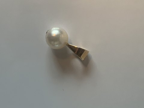 Pendant/Charms with Pearl in 14 carat gold
Stamped 585
Height 15.13 mm
