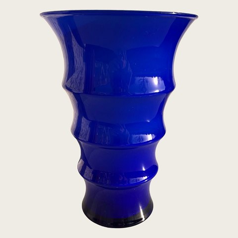 Karen Blixen
Vase
Blau
*550 DKK