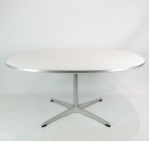 Coffee table, Arne Jacobsen, Fritz Hansen, 2018
Great condition
