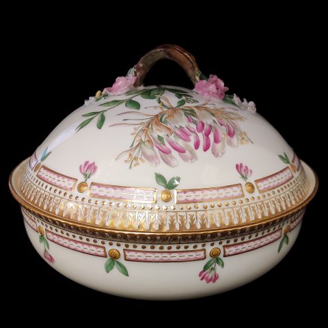 Royal Copenhagen, Flora Danica; Lidded bowl #3568