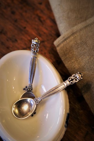 Old Georg Jensen salt spoon in Royal pattern...
