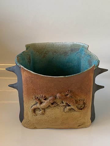 Keramik vase med salamander
Højde 19,5 cm ca