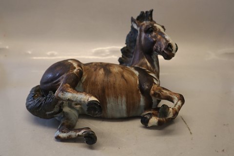 Laying stoneware horse 26 x 21 x 16.5 cm Signered A. Ingdam 6-12 -95