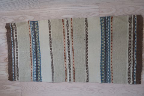 An old table cloth handwoven
Made of wool
99cm x 47cm
In beautiful colours
In a good condition