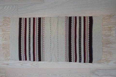 An old table cloth handwoven
Made of wool
93cm x 45cm
In a good condition