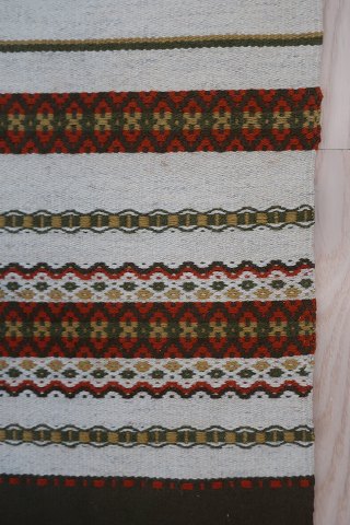 An old table cloth handwoven
Made of wool
99cm x 43cm
In a good condition