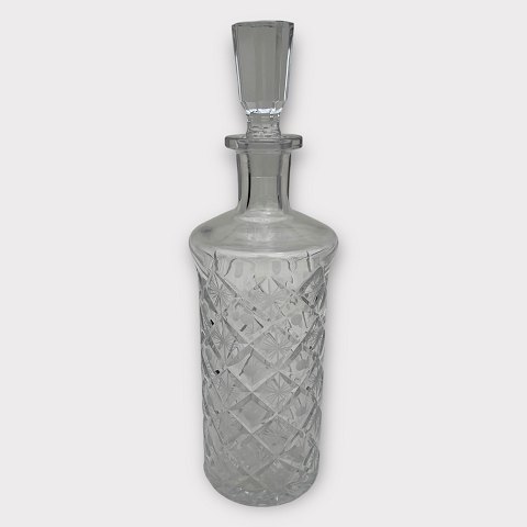 Crystal decanter
with cross-cuts
*DKK 300