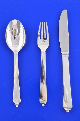 Georg Jensen Pyrmid silver cutlery 
Dinner set of 3 pieces