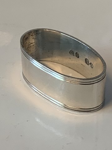Napkin ring Silver
Size 1.9 x ø 5 cm.
Stamped: 830S