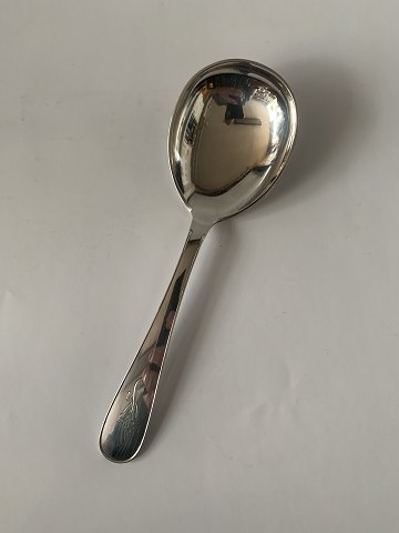 Arvesølv Nr. 10 Kartoffelske / Serveringsske
Længde 18,6 cm.
Hans Hansen sølvbestik