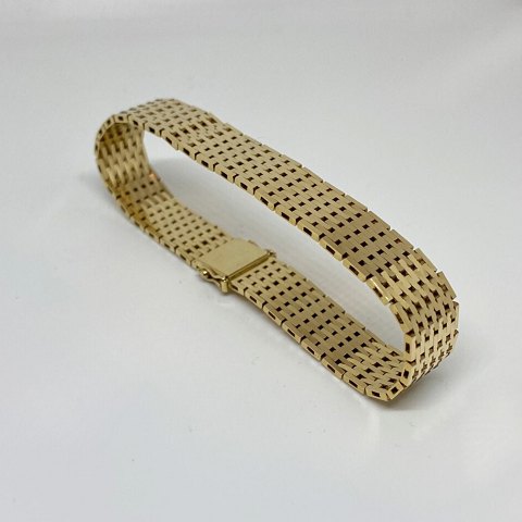 A bracelet in 14k gold, w. 10 mm