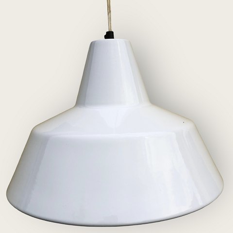 Louis Poulsen
ceiling lamp
White enamel
*750 DKK