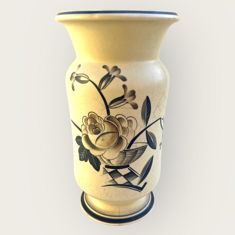 Royal Copenhagen
Fayence-Vase
#42/ 69
*600 DKK