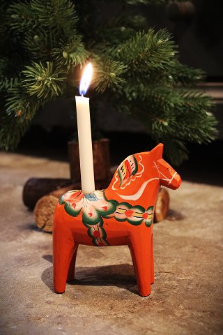 Decorative, old Swedish Dalar horse Christmas stand with room for a small 
Christmas candle on the back. H:13cm...