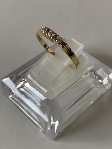 Gold ring in 14 carats, stamped 585, size 56.5 m. 3 clear stones.