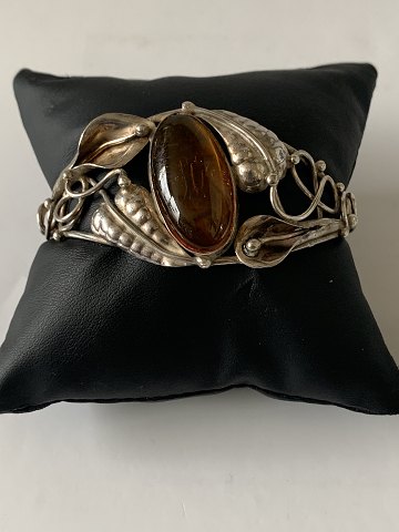 Elegant bangle with amber in silver
Stamped 925
Internal dimensions approx. 61.96*49.03mm